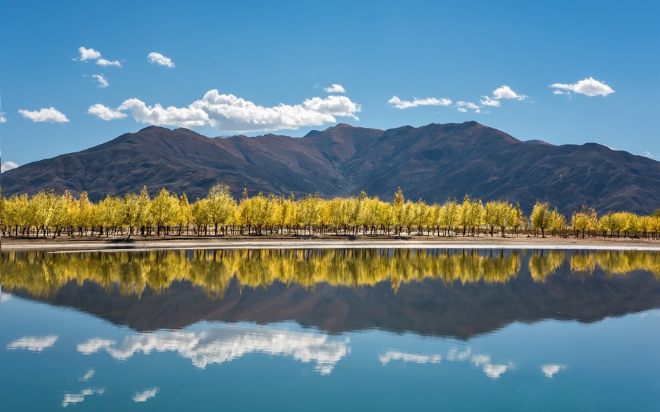 西藏山水湖泊倒影风景图片