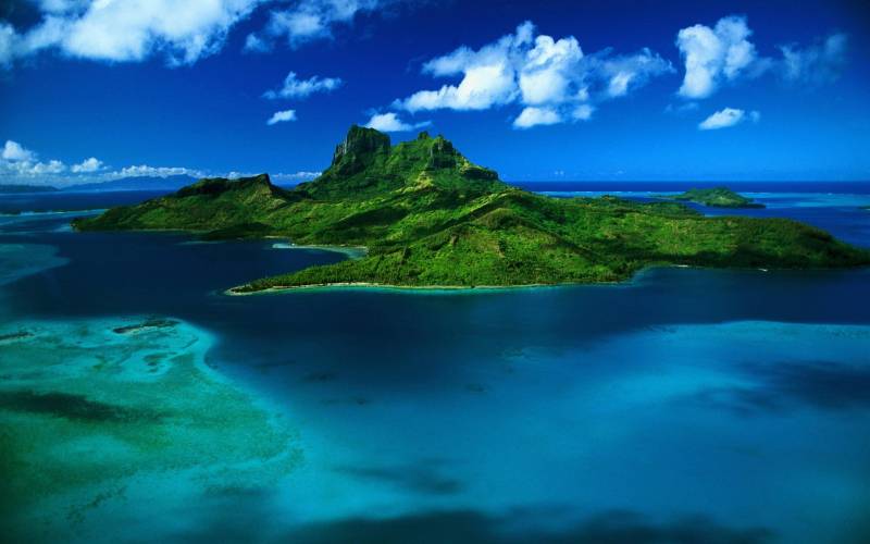 俯视梦幻海岛自然风光图片