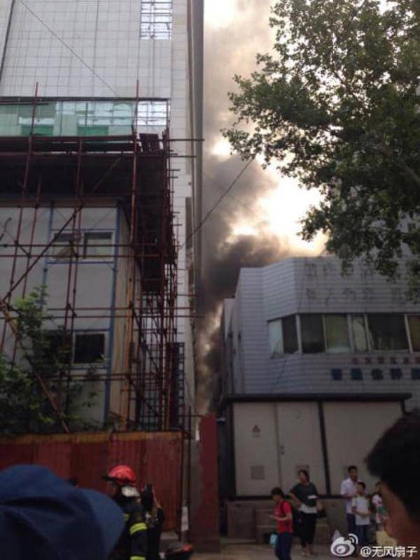 北京军区总医院着火 过火面积140平方米(3)