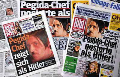 德极右领袖扮希特勒玩自拍被批 小胡子梳分头神似希特勒