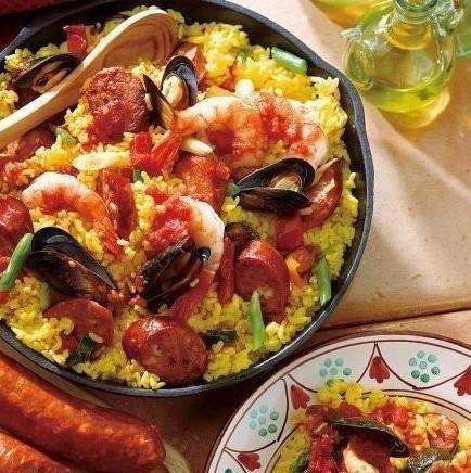 美味的西班牙海鲜焗饭图片