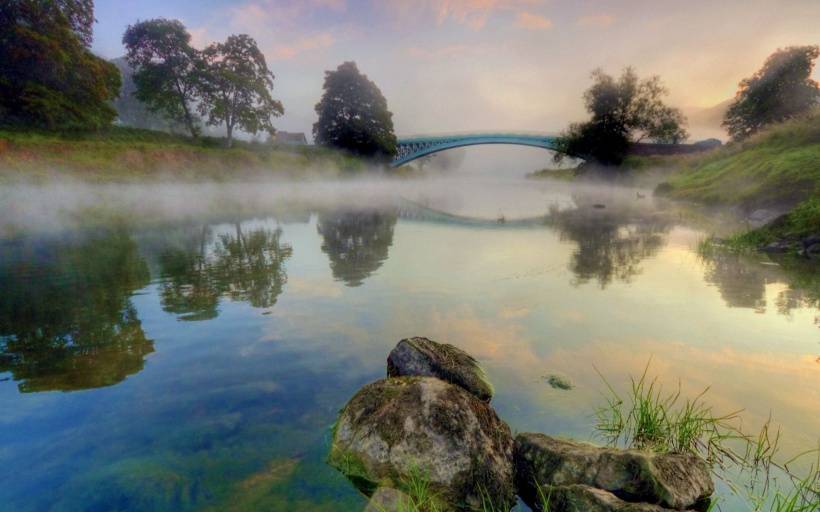雾中美丽温柔的世界风景图片