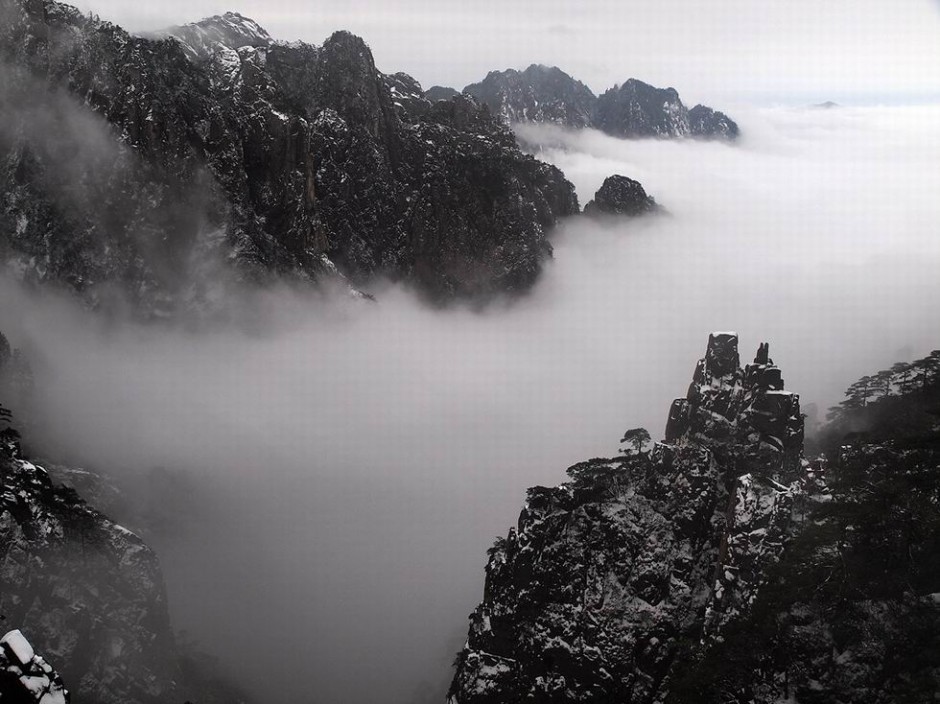 冬季雪盖黄山美景
