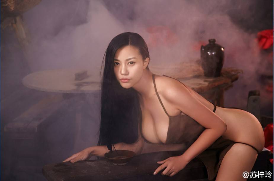 性感女神苏梓玲丰乳人体照欣赏