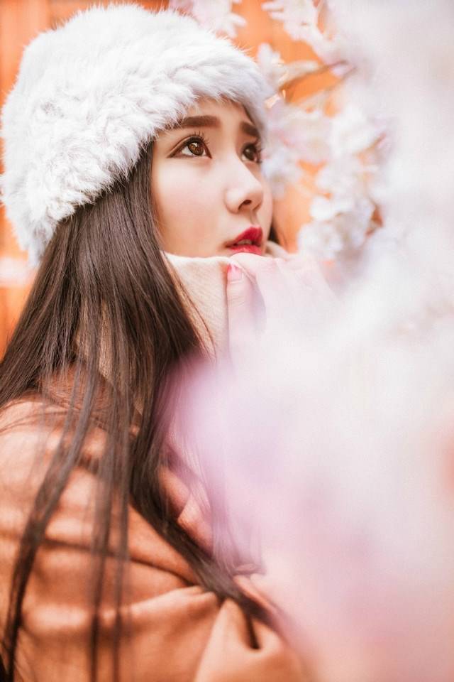 韩国大眼美女人体模特樱花树写真