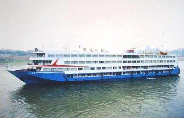 载458人客轮在长江湖北段沉没