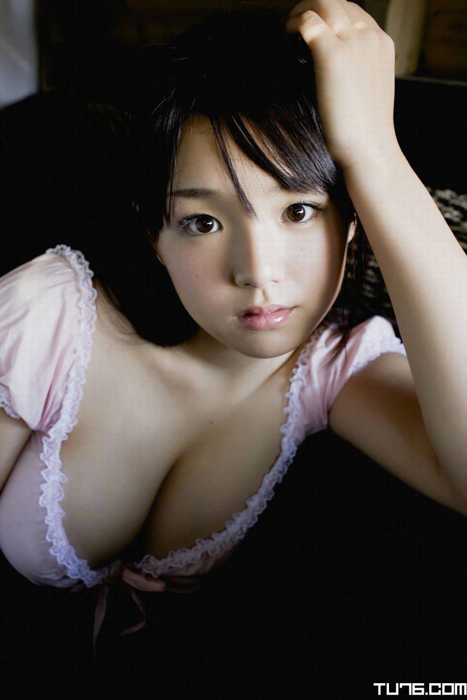 日本模特筱崎爱肉感十足人体艺术图片欣赏