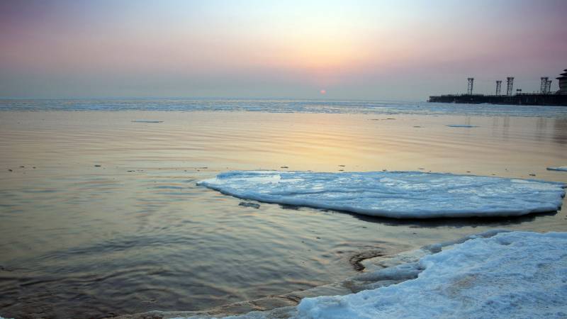 渤海湾美丽的日出摄影图片
