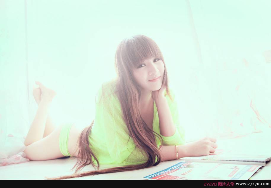 美女小妞苏夏臭美自拍写真