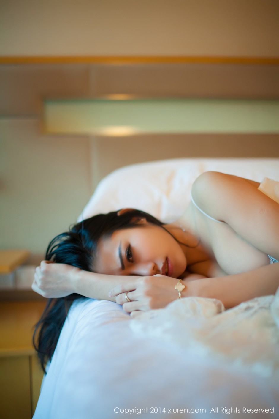 美女luvian本能透明蕾丝裙性感人体艺术图片