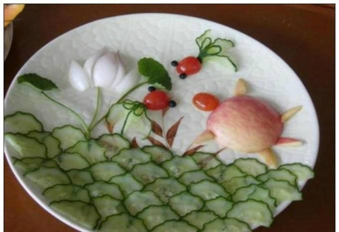 精致的创意水果拼盘图片