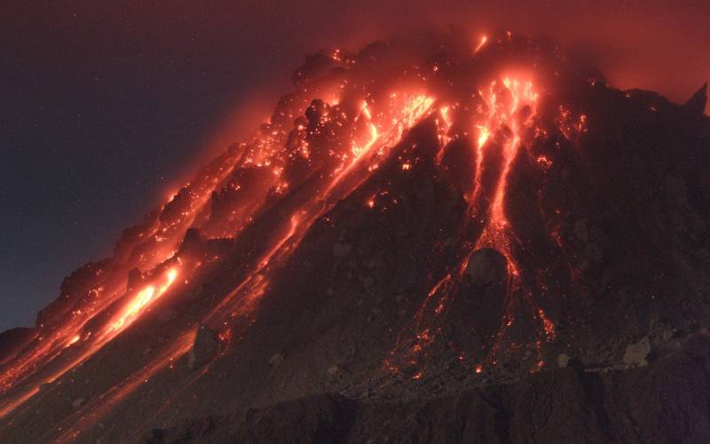 火山喷发壮丽优美风景图片壁纸