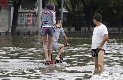 车被开成这样也是醉了