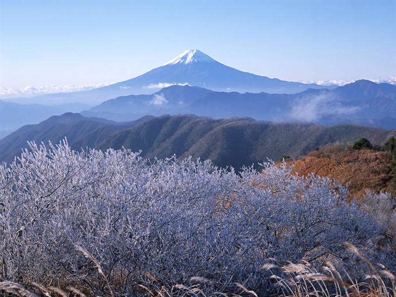 日本第一高峰富士山远景图片