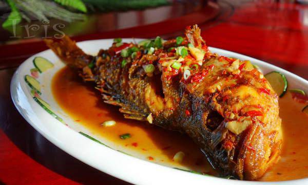 新疆特色小吃大全 烤肉手抓饭令人垂涎