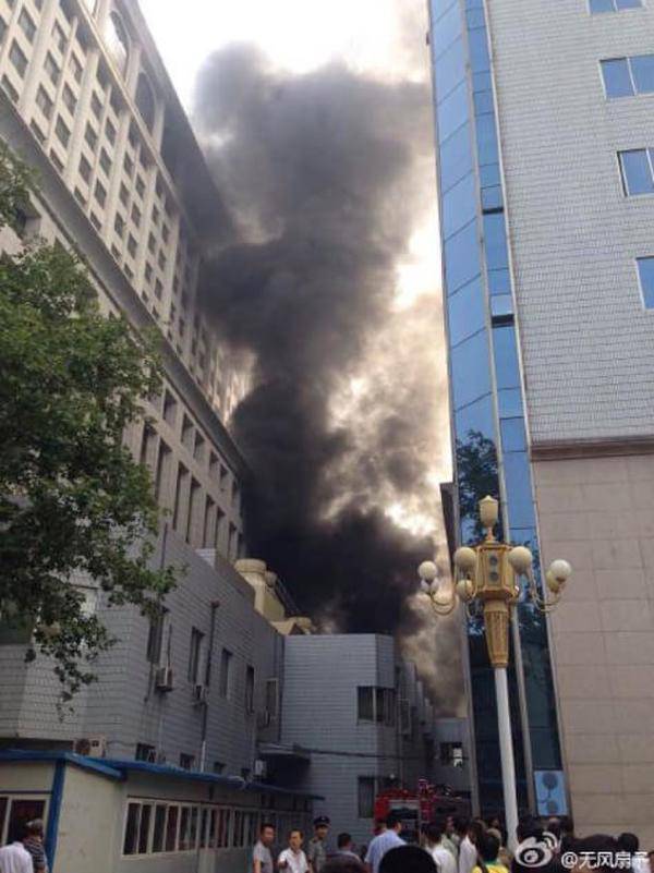 北京军区总医院着火 过火面积140平方米(4)