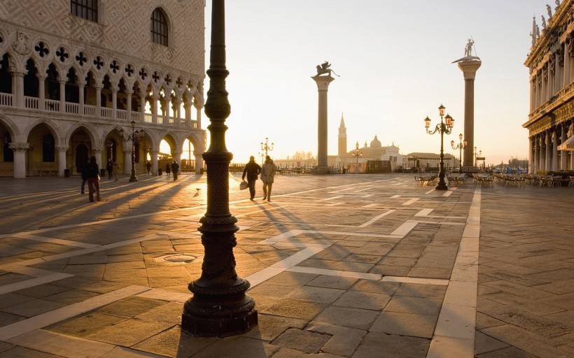 落日余晖中的威尼斯水城唯美意境风景图片