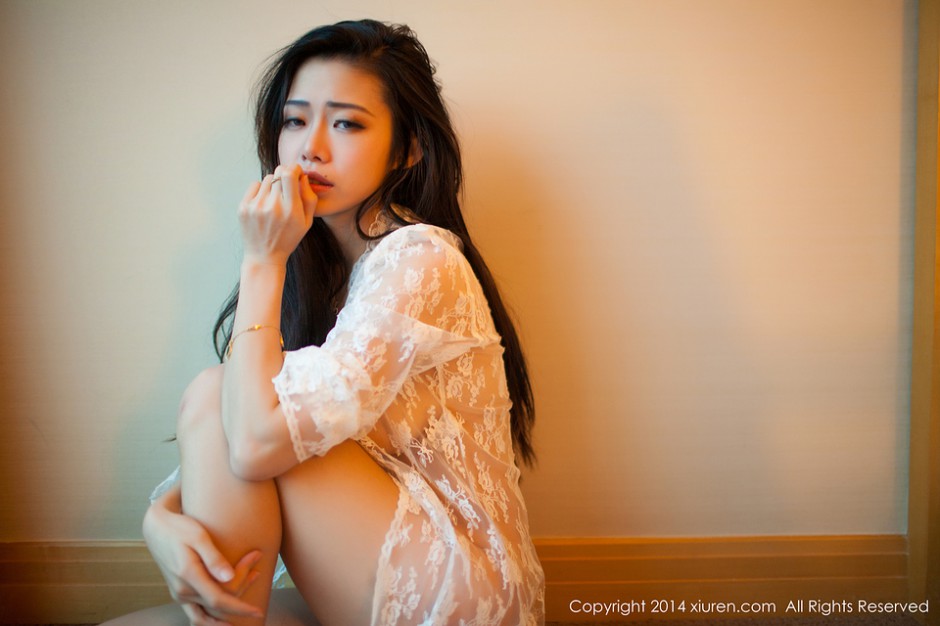 美女luvian本能透明蕾丝裙性感人体艺术图片