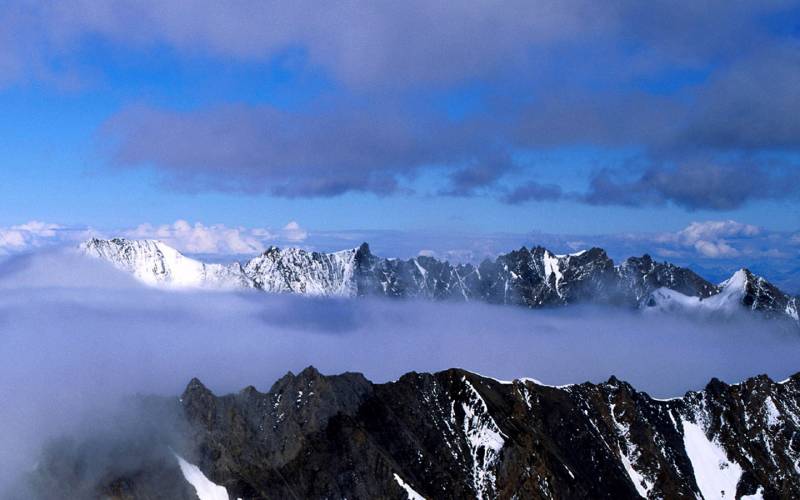 白茫茫的雪山唯美风景图片