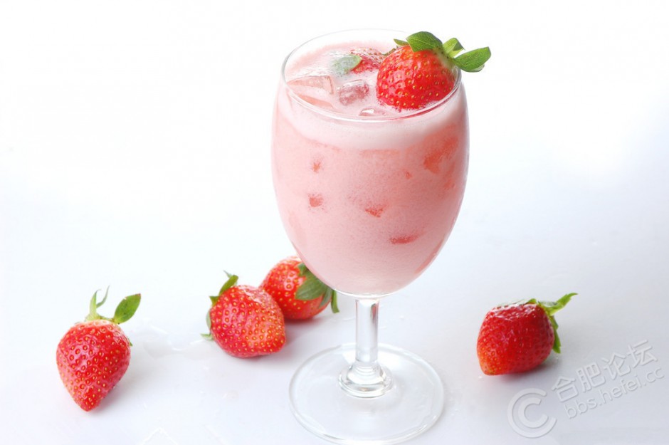 酸奶草莓奶昔口感香甜幼滑