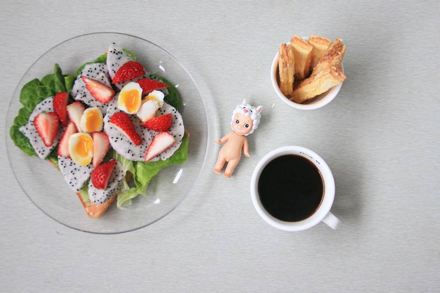 低脂早餐水果青菜吐司沙拉