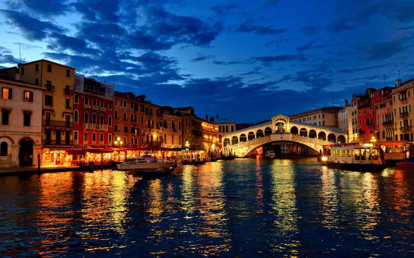 水上都市威尼斯梦幻唯美夜景图片