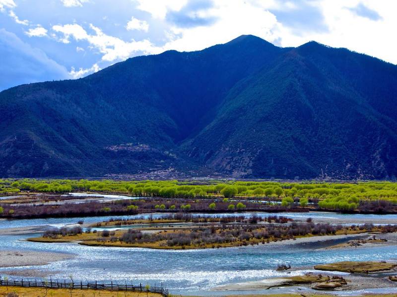 西藏尼洋河精美自然风景高清大图