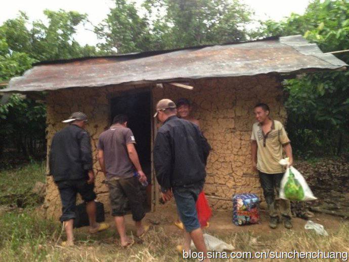 在加纳军警围捕中逃难的中国人（图）(4)