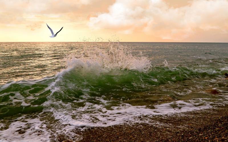 惊涛骇浪的大海桌面壁纸