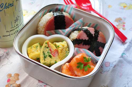 日式简易米饭便当营养丰富