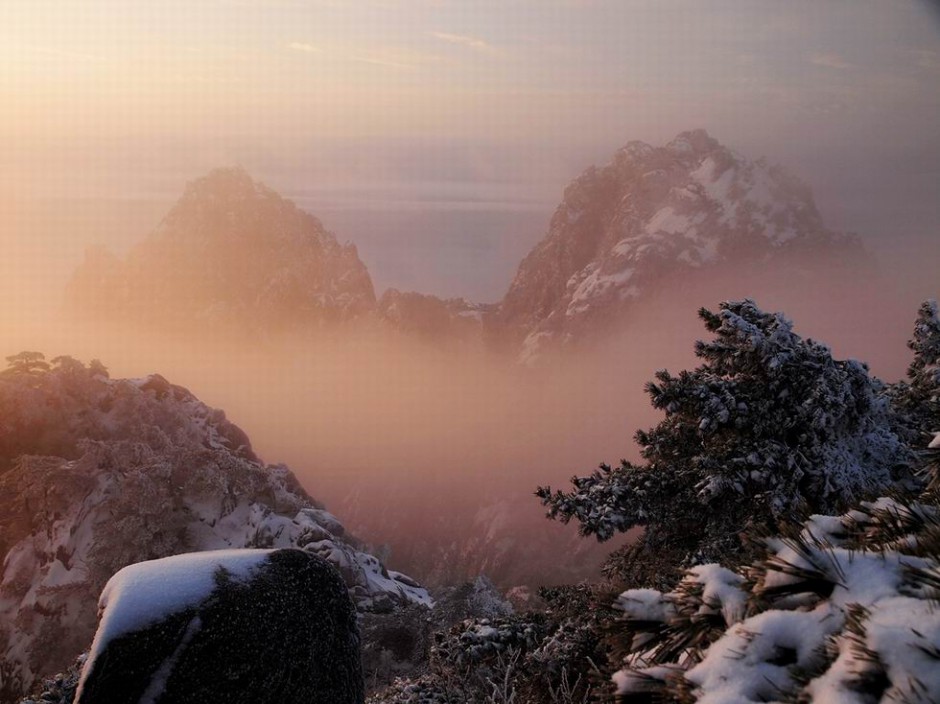 冬季雪盖黄山美景
