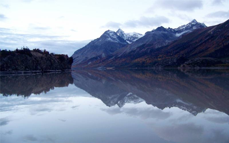 壮美的然乌湖自然风光高清图片