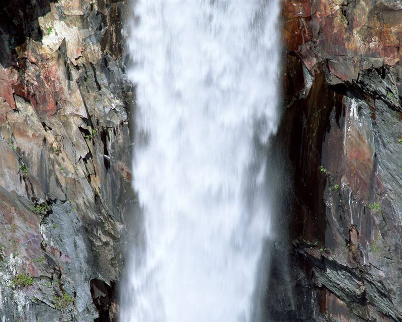 急湍奔流小溪流瀑布唯美景色