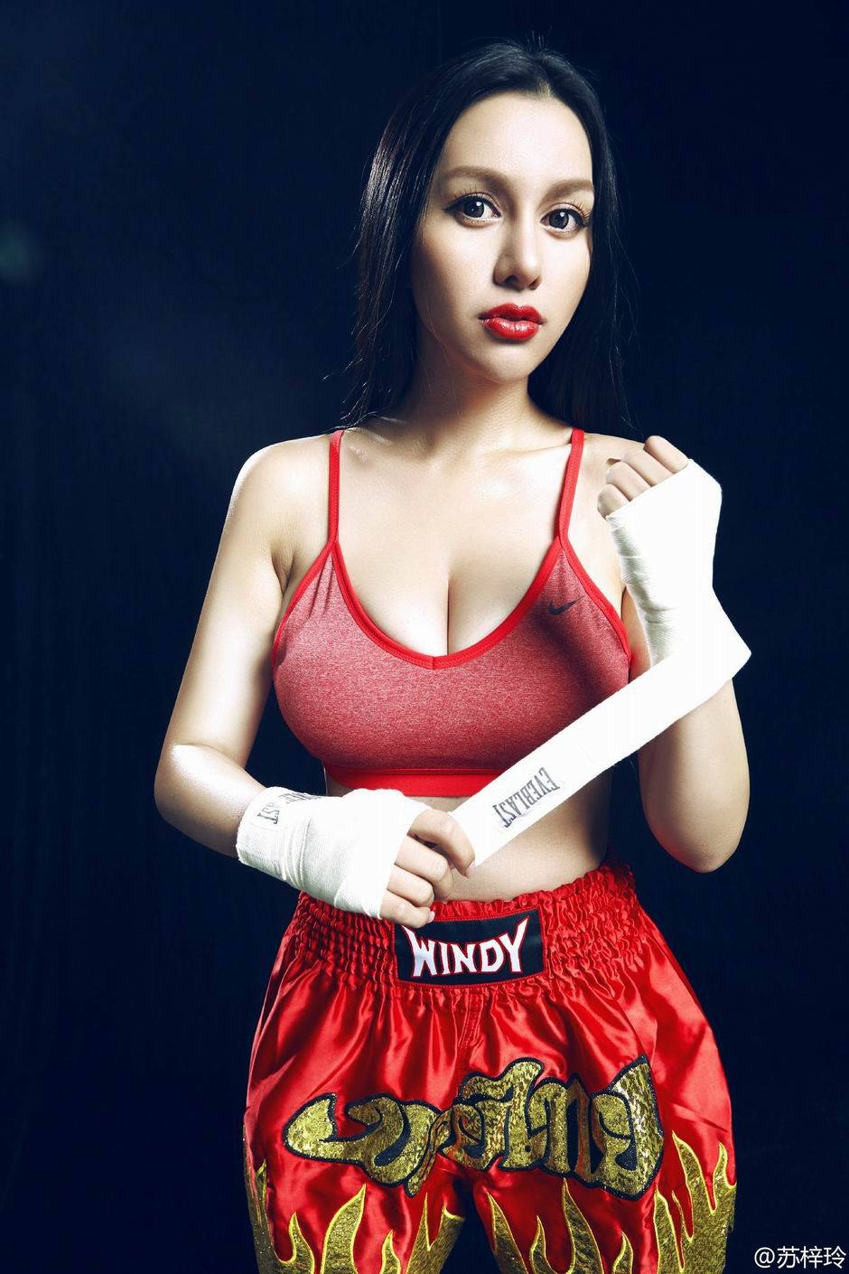 中国g奶女神苏梓玲人体高清大图