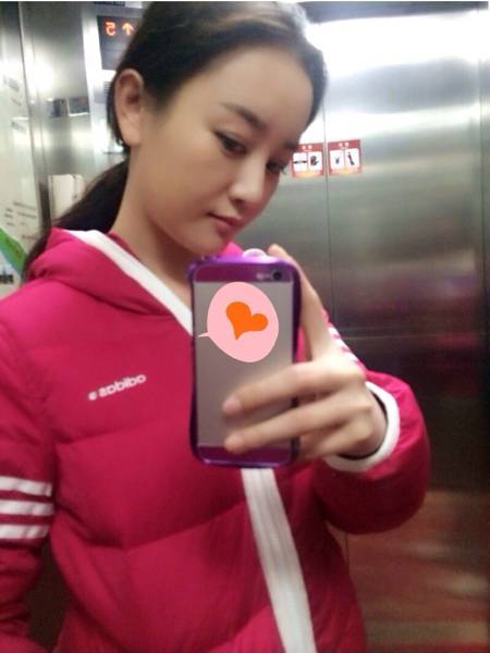 内地女星张檬活力私房自拍