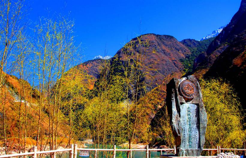 云南虎跳峡风景高清摄影图片