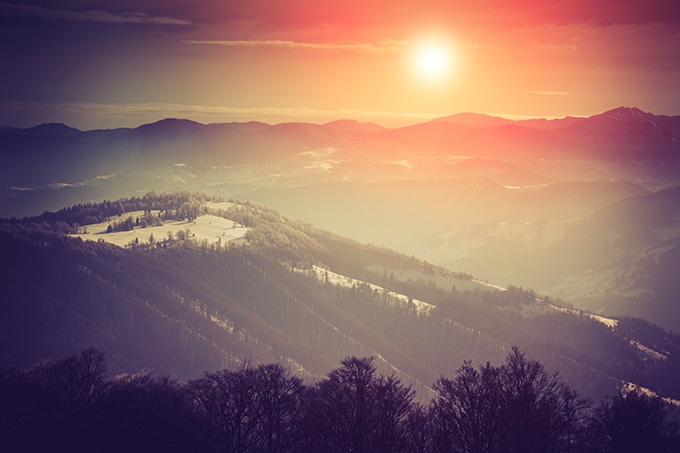 美丽的山顶风景落日图片