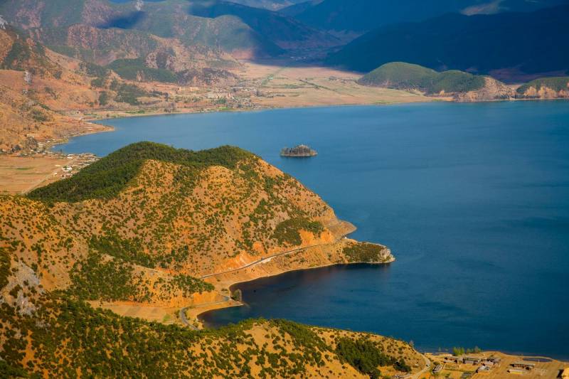 旅游景点泸沽湖山水高清图片