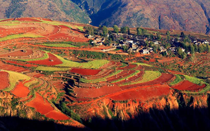 优美的东川红土地壮丽山野图片