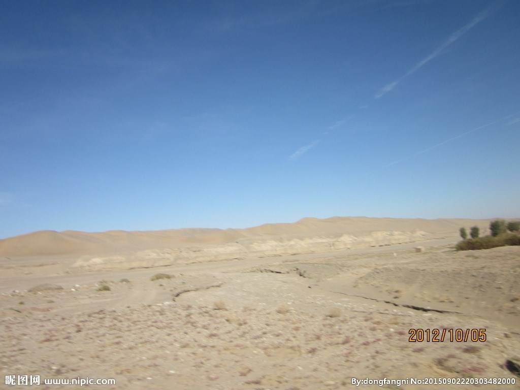 美丽的戈壁天空高清图片