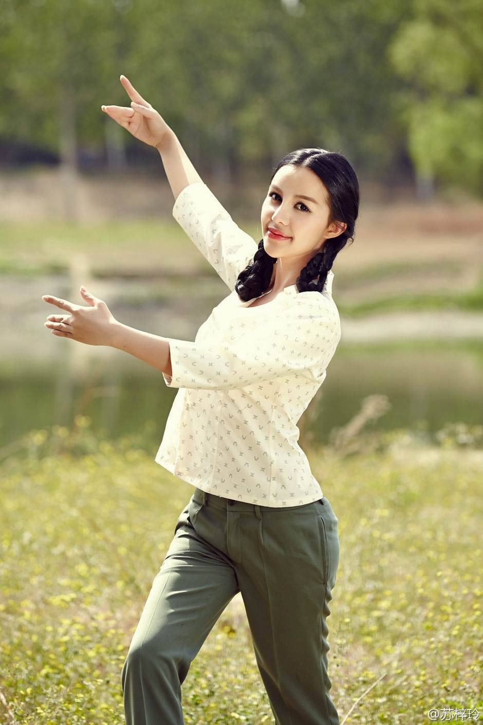 中国g奶女神苏梓玲人体高清大图