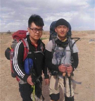 两名大学生徒步穿越沙漠1人获救1人死亡
