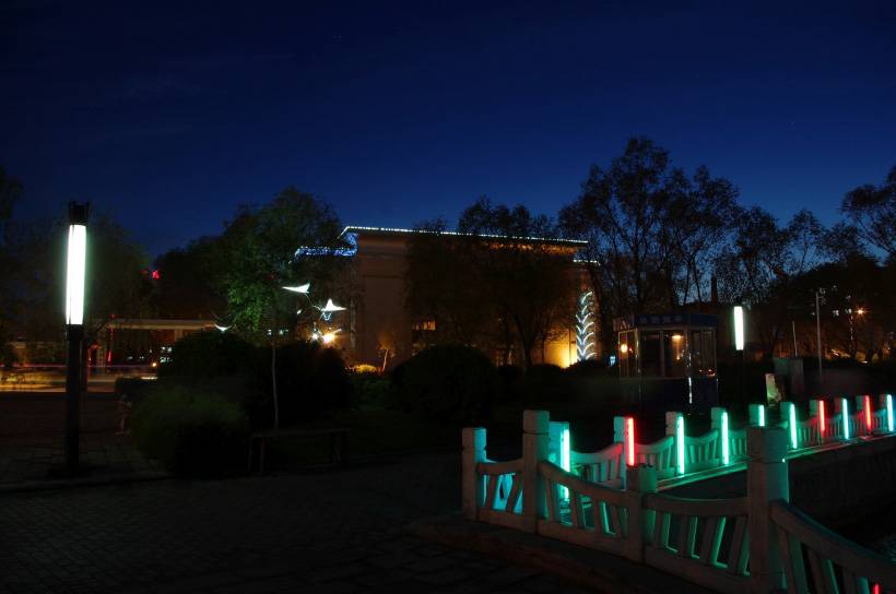 黑龙江齐齐哈尔大学夜景唯美图片