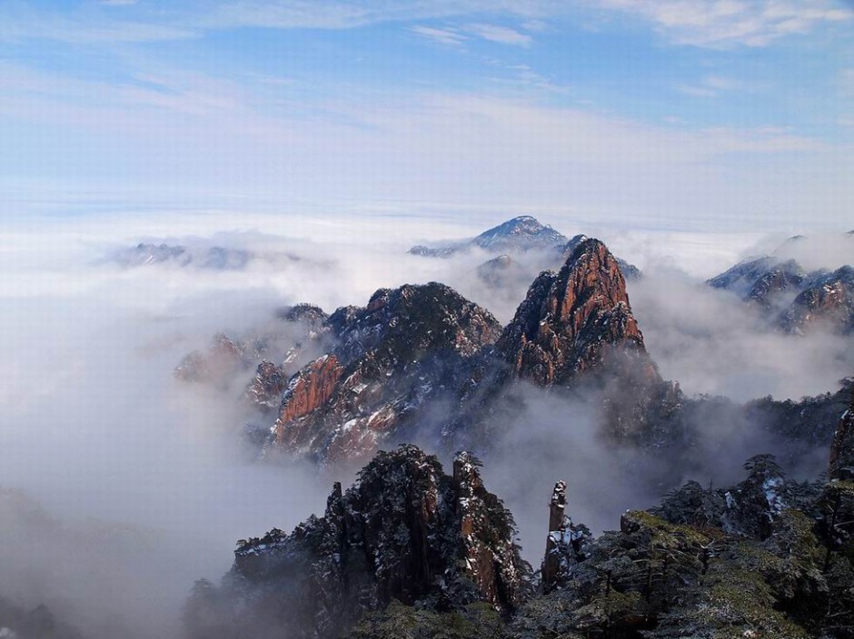 冬季雪盖黄山美景