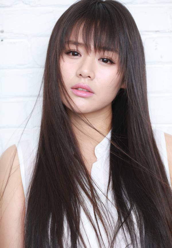 新晋女星马思纯简约春日清新写真集