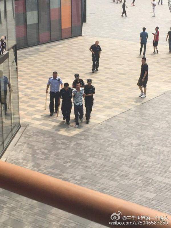 北京三里屯发生砍人事件 一名女子被砍