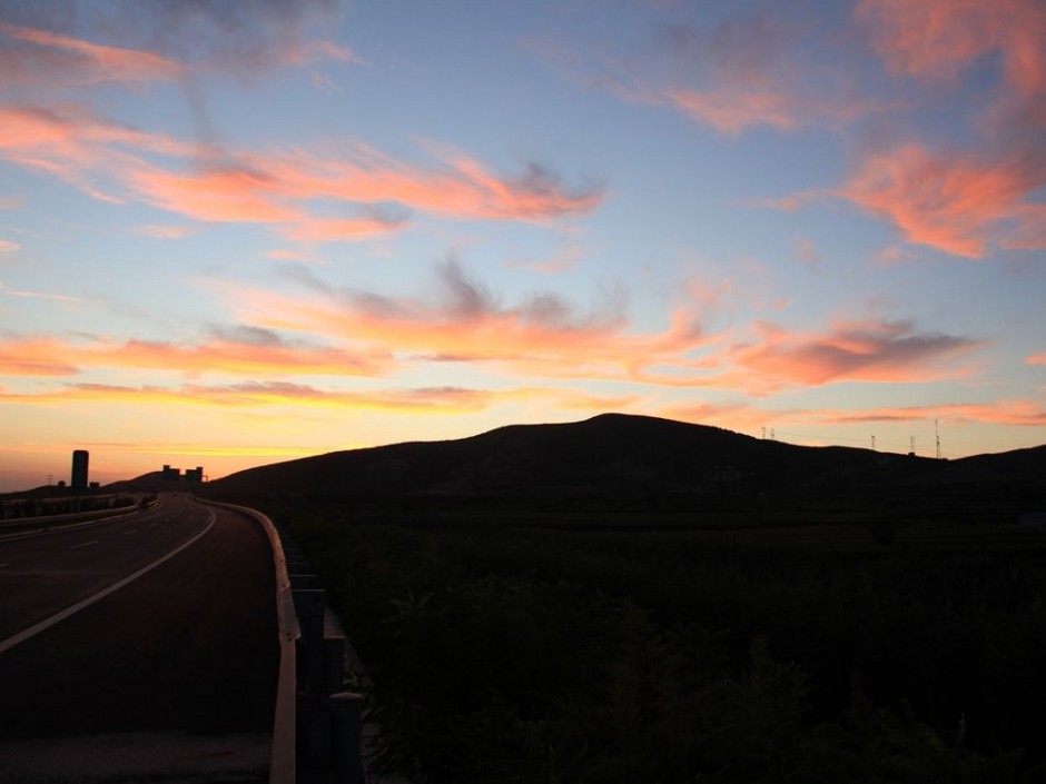 高速公路上的暮色
