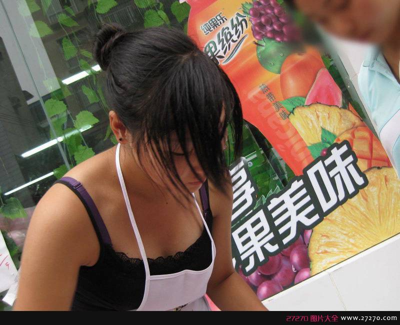 街拍迷人水果西施摊位诱惑