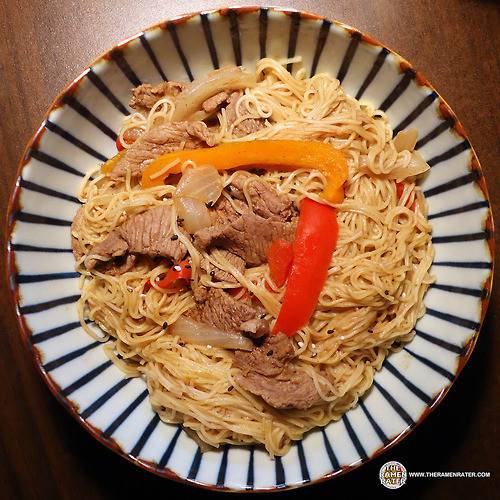 美味可口的烩拉面图片