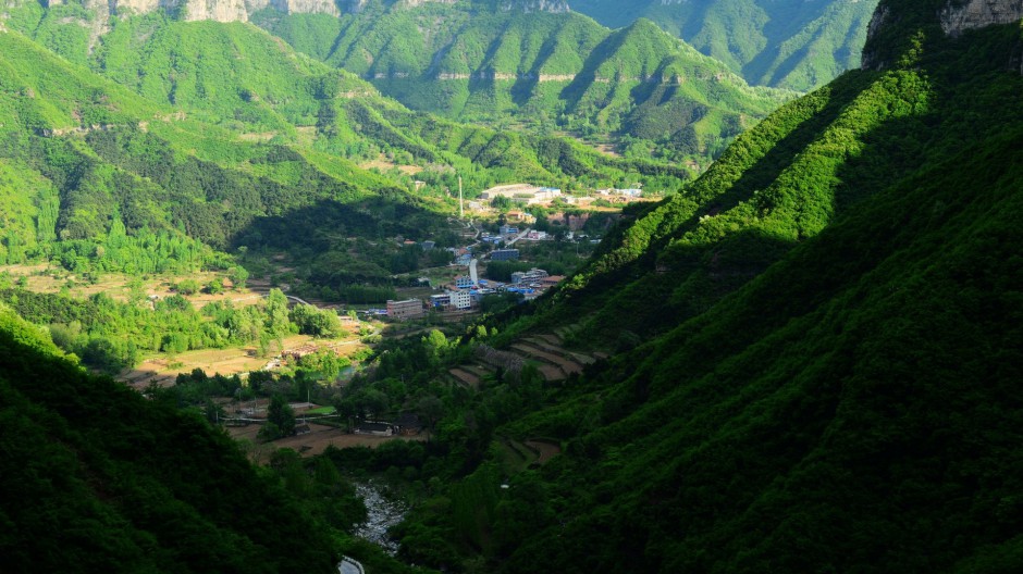 青翠苍茫的四川山川风景壁纸